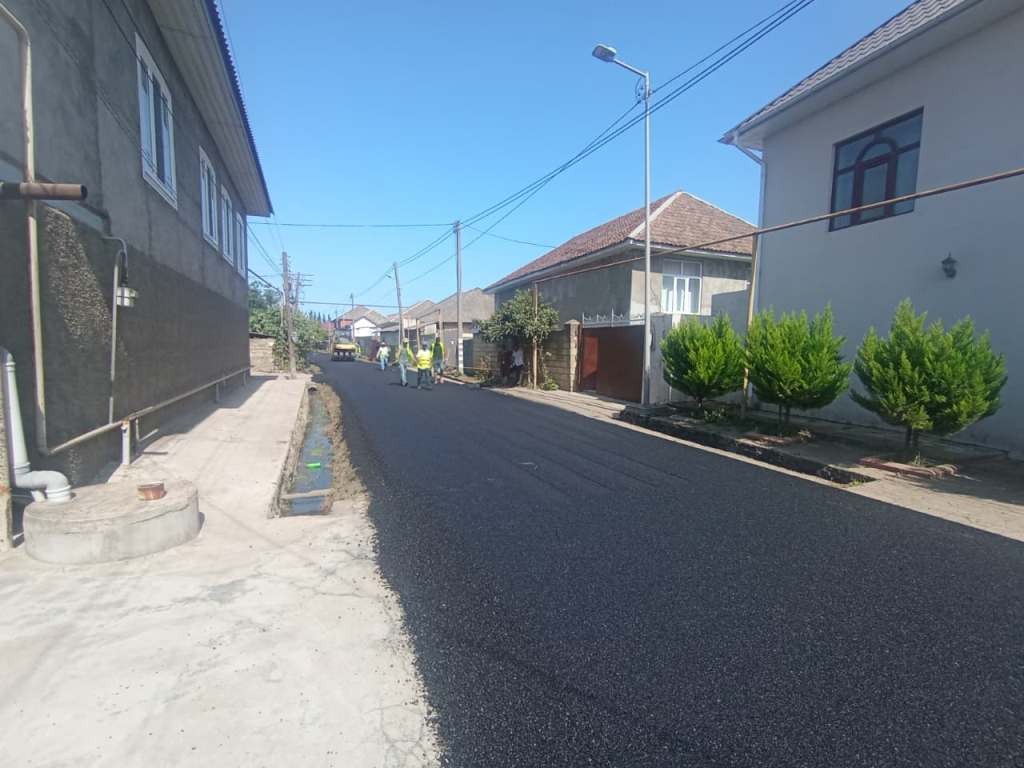 Taleh Qaraşov asfaltlanma işləri aparılan 3 küçəyə yerində baxış keçirib - FOTOLAR